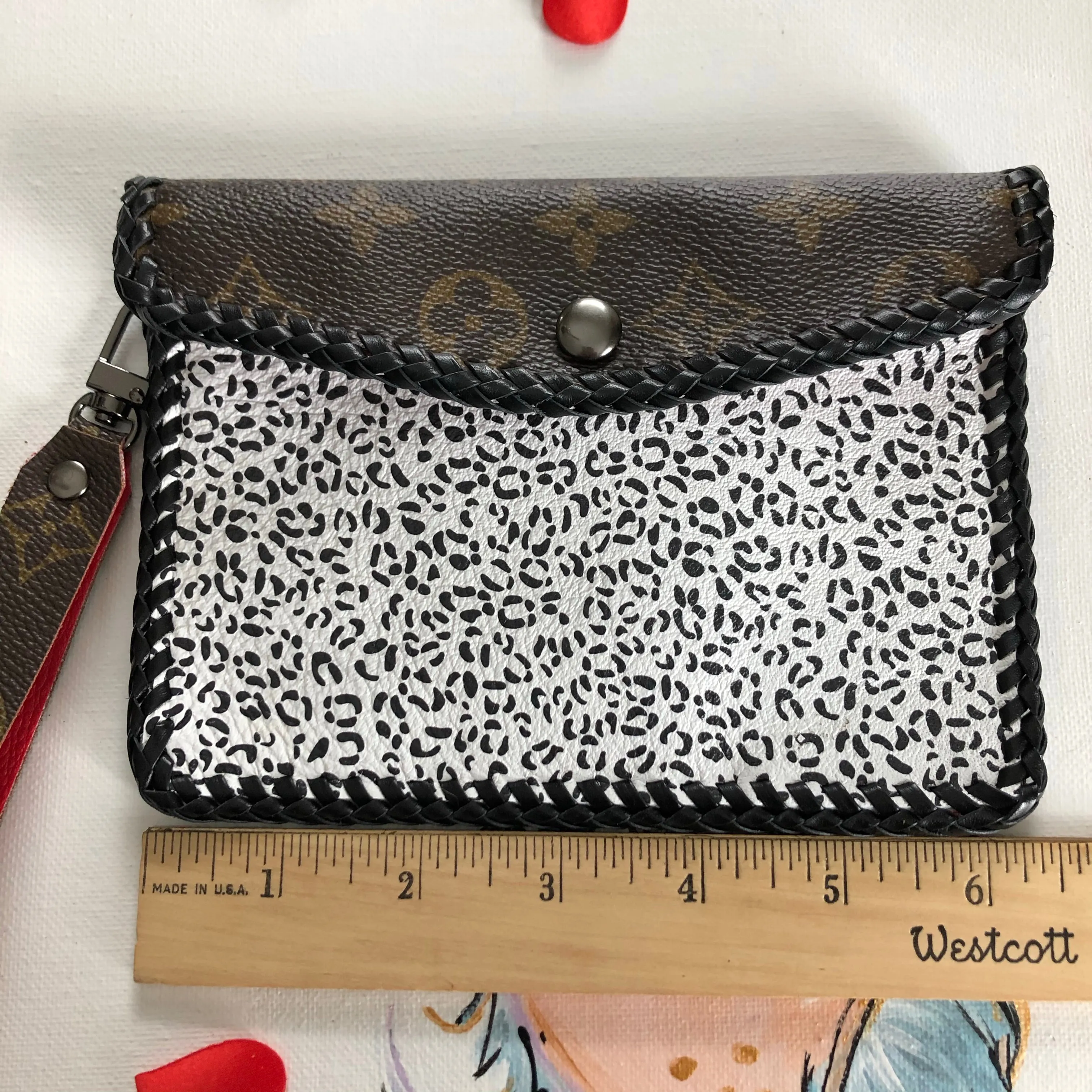 The Cardinal - Snow Leopard Vintage Card Holder/Wallet/Keychain