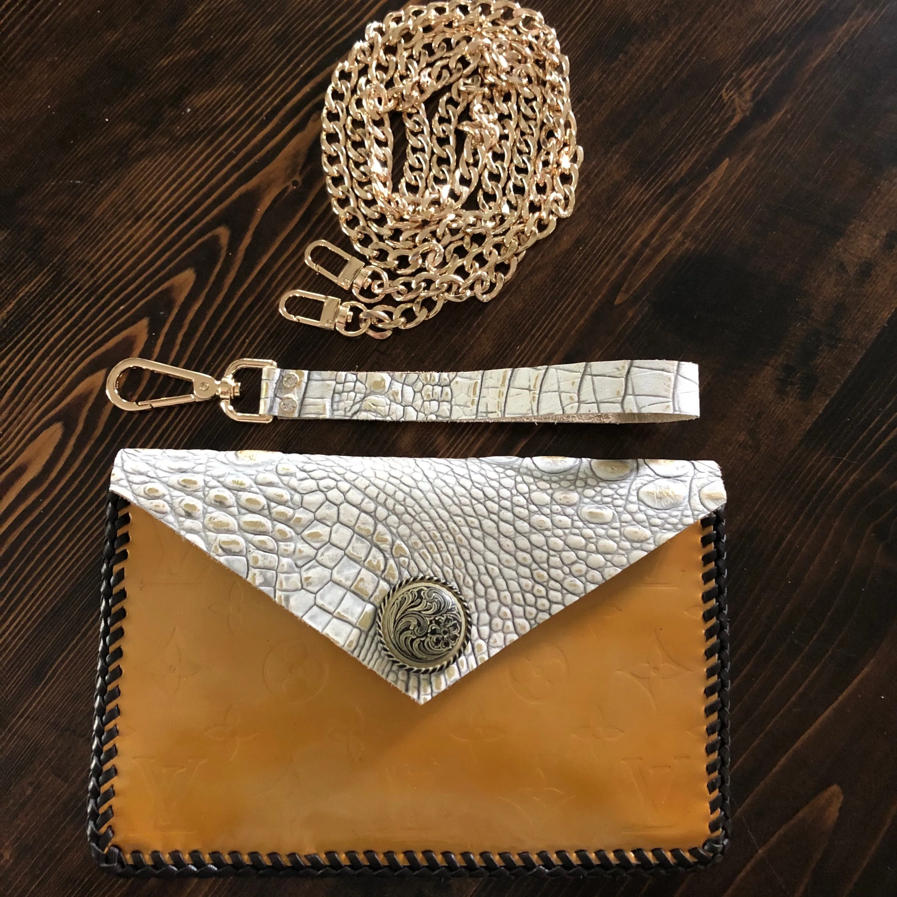 The Wren - Gold Vernis Vintage Wristlet/Crossbody/Clutch Bag